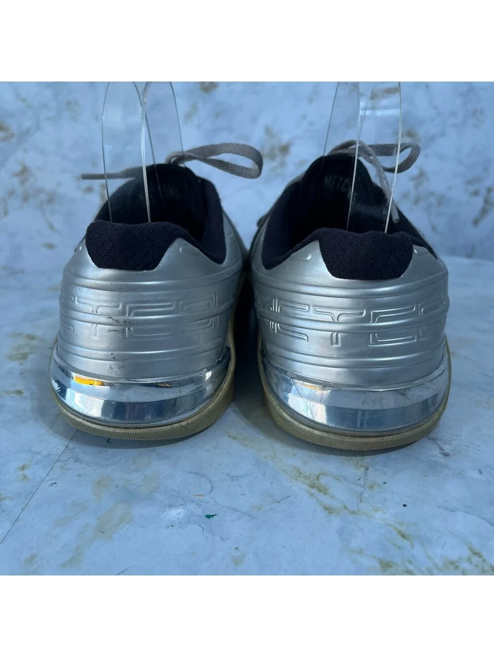 Nike upper discoloration